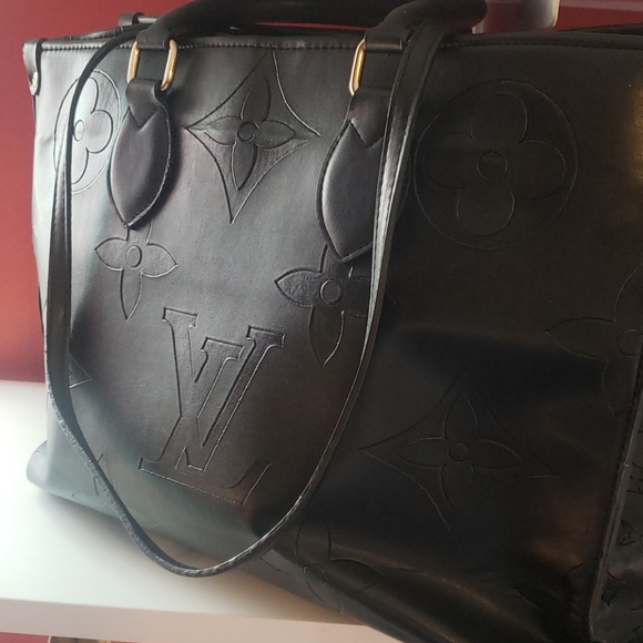 Handbags - Picture 4 of 6